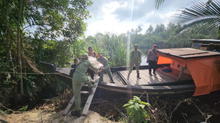 Tempuh Jalur Ekstrem Distribusikan Logistik ke PPS